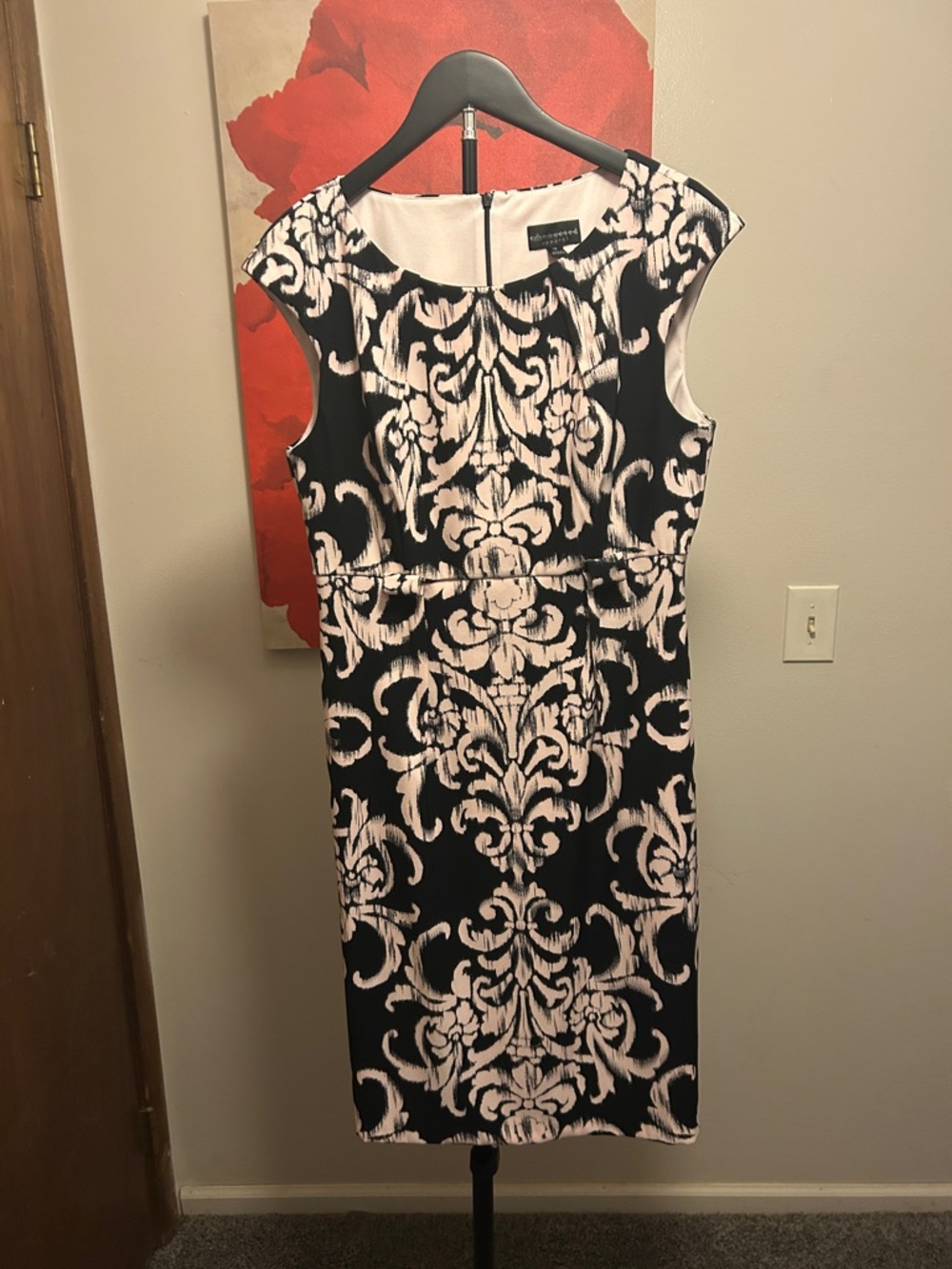 connected apparel Black & White Cap-Sleeve Sheath Dress